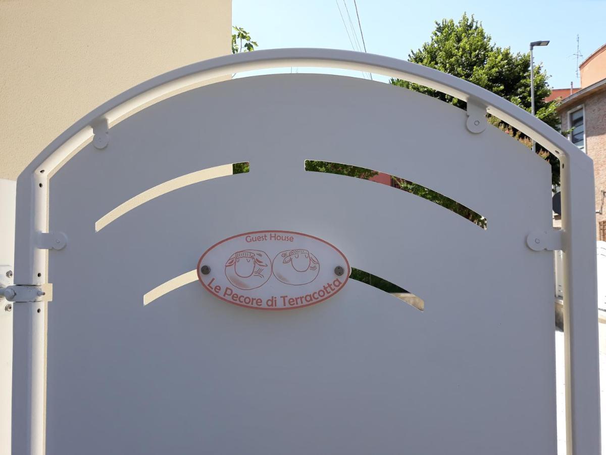Le Pecore Di Terracotta Pesaro